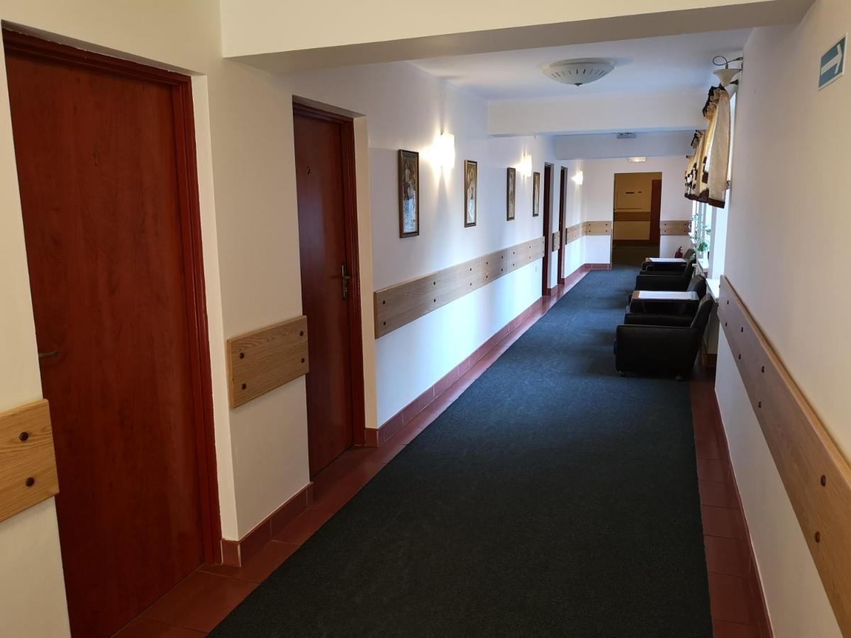 Kakadu Hotel 2*
